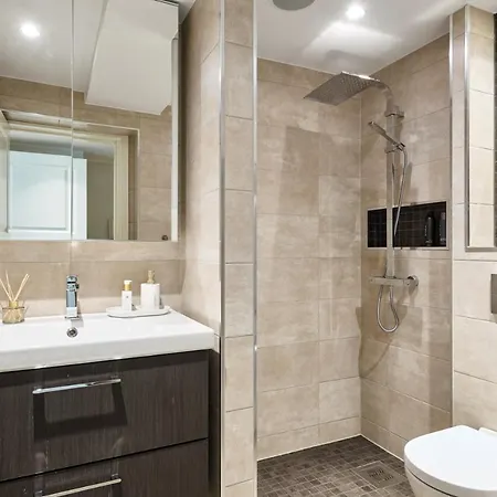 Luxurious In The Heart Of Apartment *
